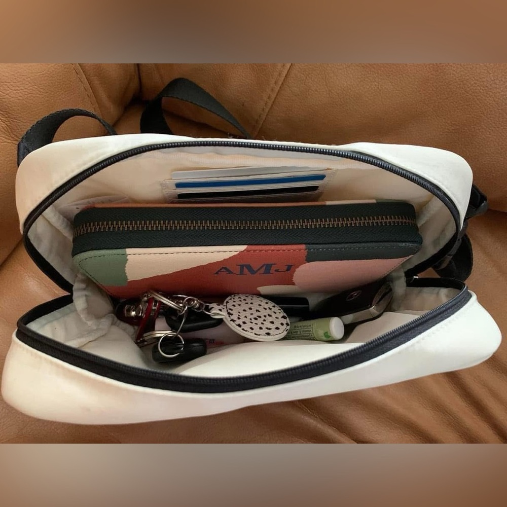 Thirty-One Rosedust Classic Sling Bag - Picture 3 of 4